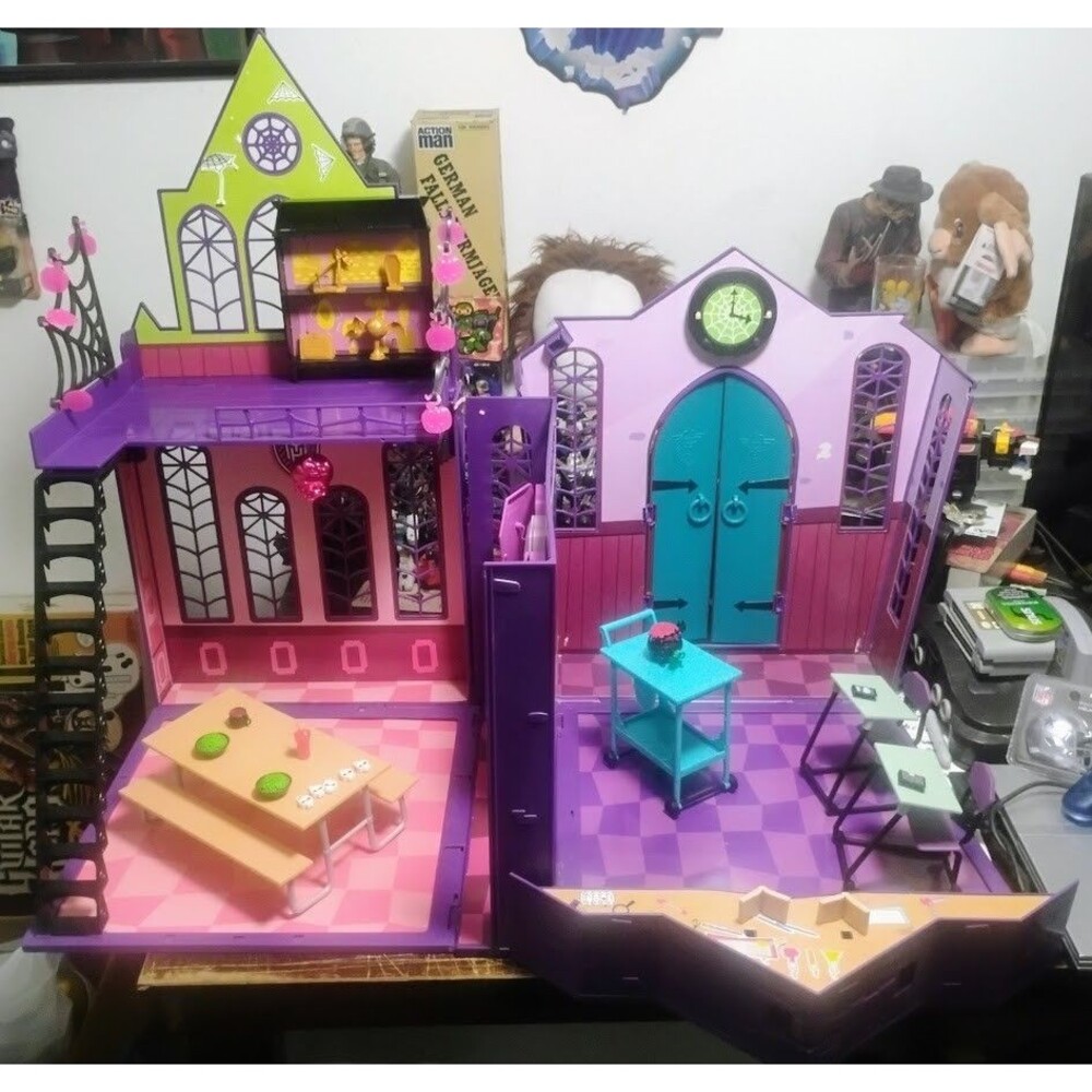 2012 MATTEL MONSTER HIGH FOLD OUT HIGH SCHOOL PLAYSET W ACCESSORIES READ DESC!!!